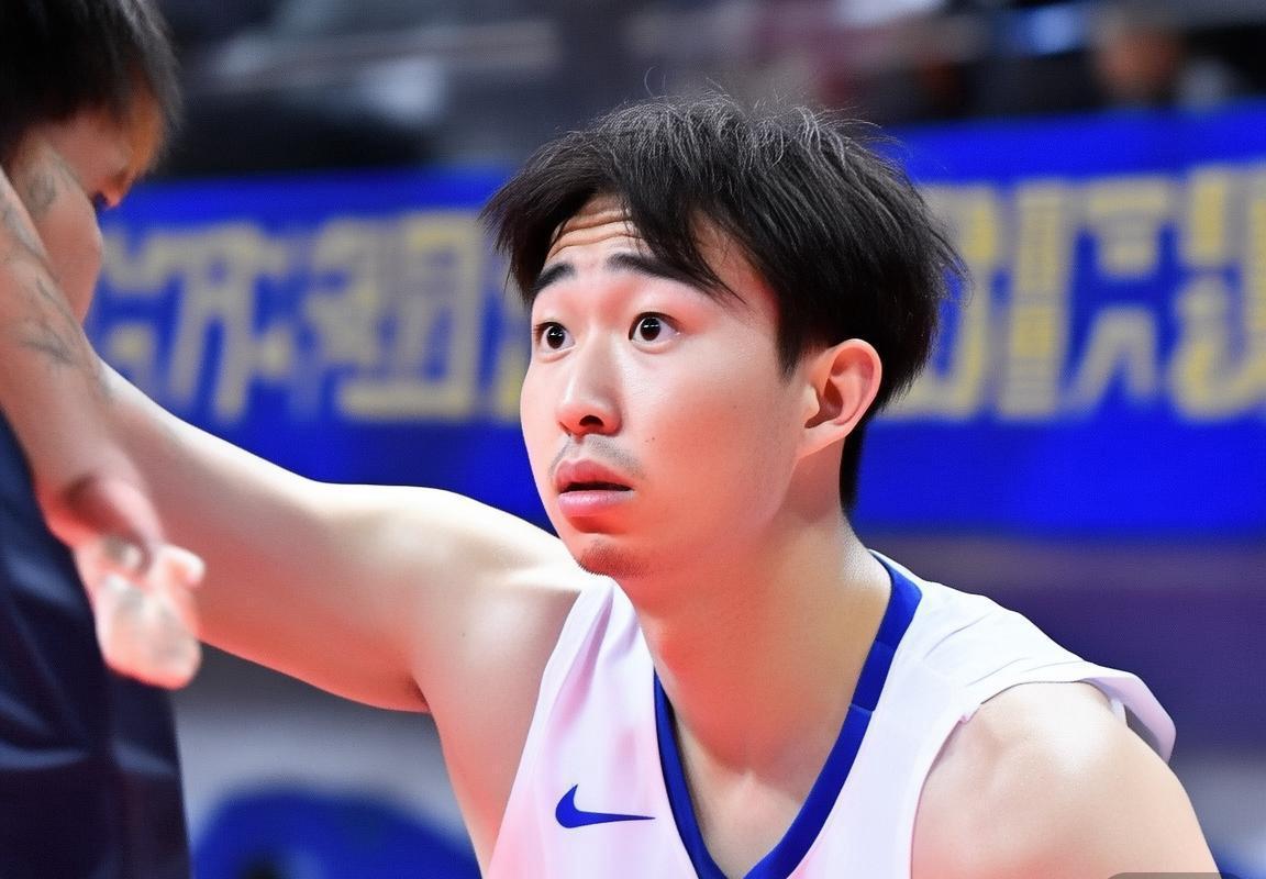 杨瀚森替补席困局：青岛队年轻球员培养争议，出场时间缩水引深思